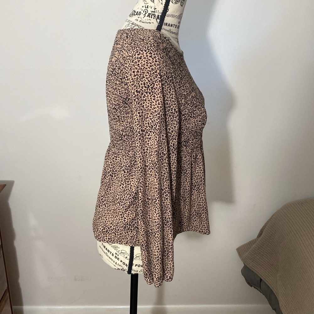 URBAN Romantics Long Sleeve Smocked Leopard Print Blouse - Picture 4 of 6